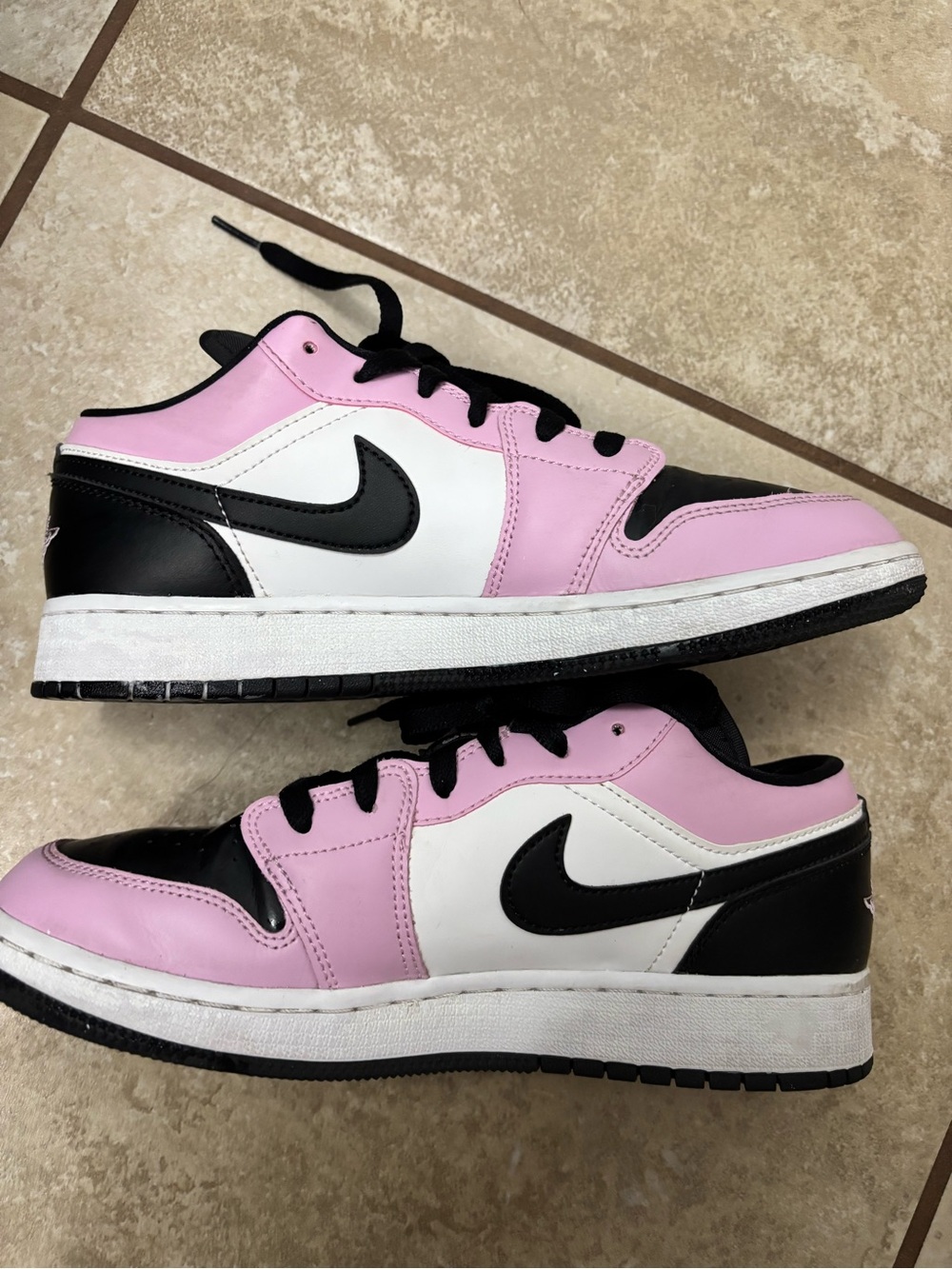 Nike Air Jordan 1 Low Pink Black White - Picture 4 of 5